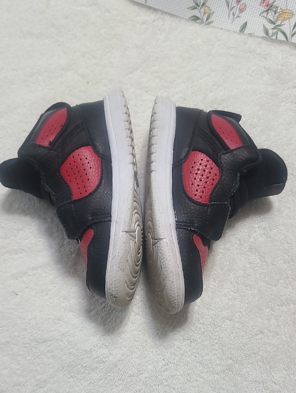 Nike Kids Black and Red Velcro Sneakers